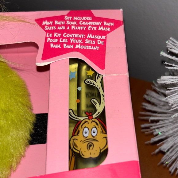 Grinch Face Eye Mask Set - Picture 4 of 11